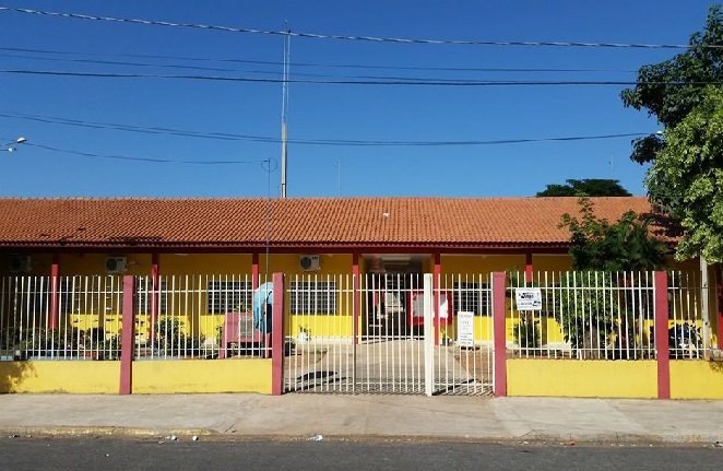Adolescente é agredida dentro de escola por colega de sala por ciúmes do namorado