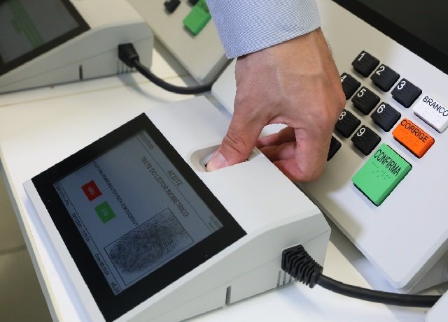 TSE atende a demanda do ministério da defesa e aceita fiscalização de urnas por biometria