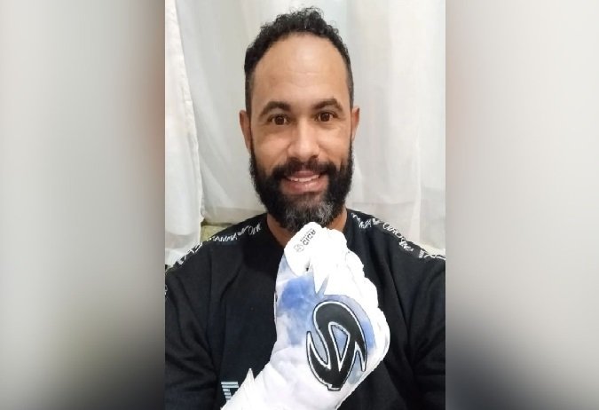 Goleiro Bruno desaparece com fortuna arrecadada online e não paga divida de pensão