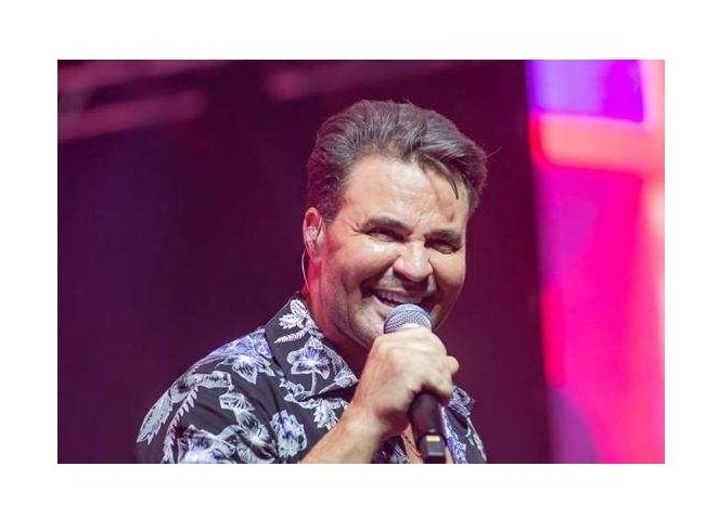 Eduardo Costa conta que perdeu a virgindade com uma idosa de 70 anos