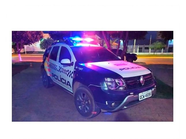 Menino de 13 anos mata invasor com facada no coração para defender mãe e avó