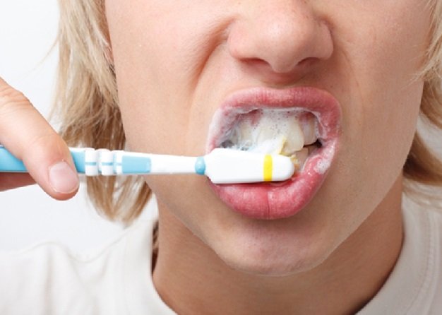 Dentes amarelados? Veja qual pode ser a causa