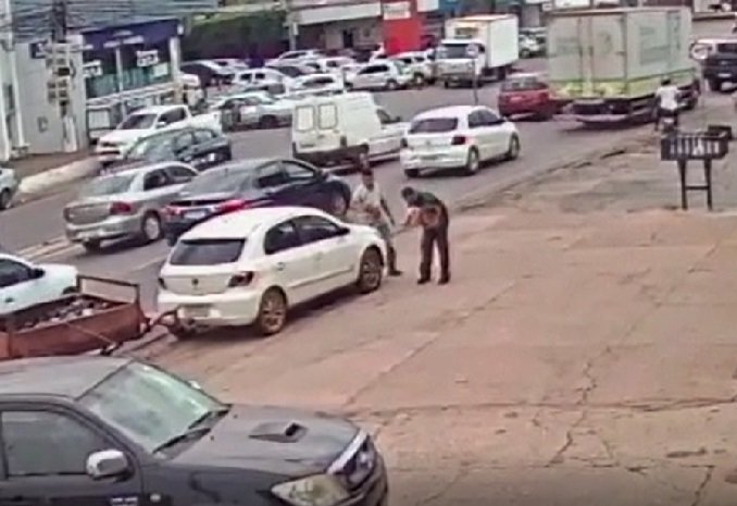 Policial penal salva criança engasgada com moeda