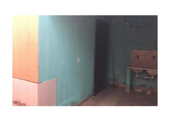 Açougueiro encontra conversas, esquarteja namorada adolescente e esconde corpo em freezer
