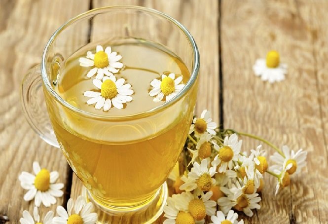 5 benefícios do consumo de chá de camomila