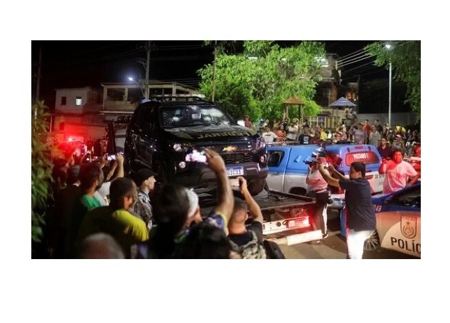 Roberto Jefferson se entrega após atirar com fuzil e jogar granadas em policiais federais