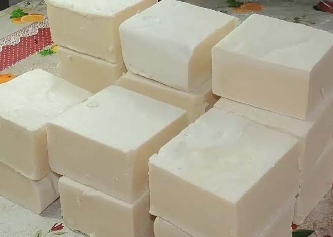 Sabão caseiro com óleo de cozinha usado soda e bicarbonato para limpezas pesadas