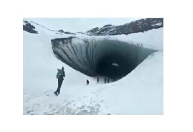 Brasileiro morre ao ser atingido por bloco de gelo em caverna na Argentina