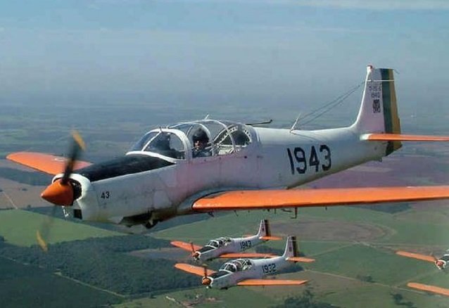 Equipes fazem buscas por avião da FAB que desapareceu em Santa Catarina