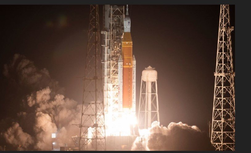 Dia histórico! NASA lança com sucesso missão Artemis 1 rumo à Lua