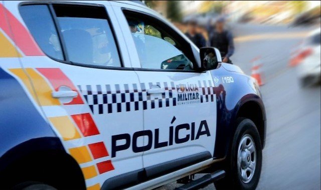 Dentista bêbada e com maconha no carro é presa pela PM após tentar atropelar manifestantes em Cuiabá