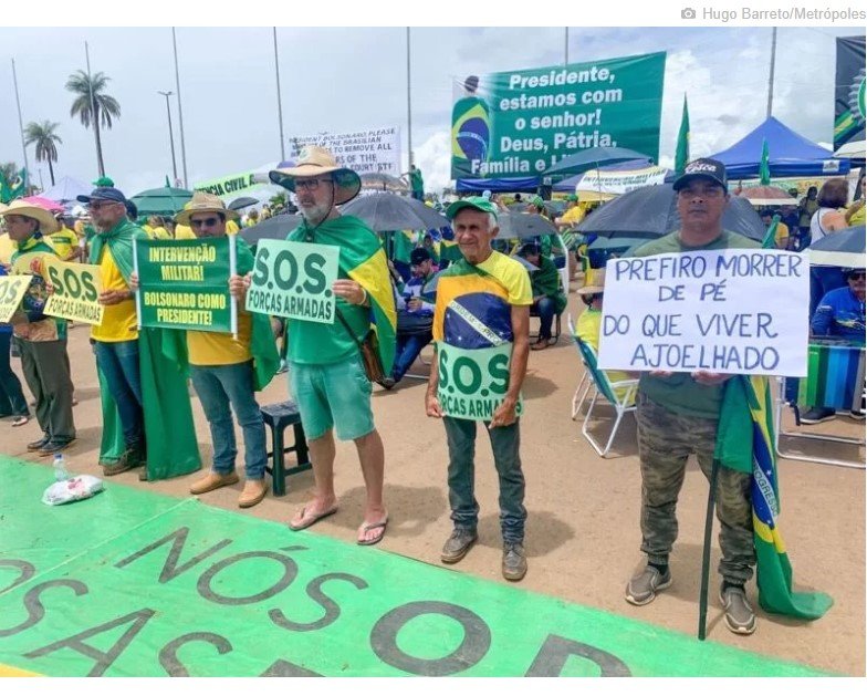 “Patriotas' se revoltam com influencer e programam ceia de Natal no QG'