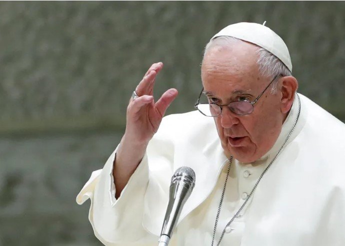 Papa Francisco está bem após cirurgia, e médico diz que não foram encontradas outras doenças