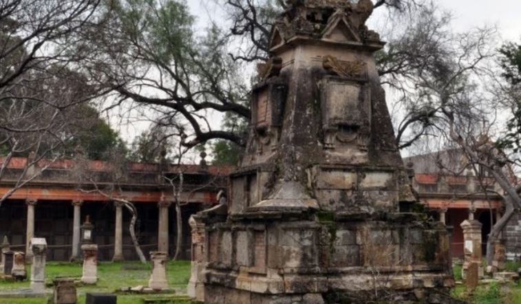 CONHEÇA A LENDA DO VAMPIRO QUE ASSOMBRAVA UM CEMITÉRIO DE GUADALAJARA