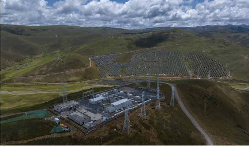China começa a usar maior usina hidrossolar do mundo e resultado é impressionante