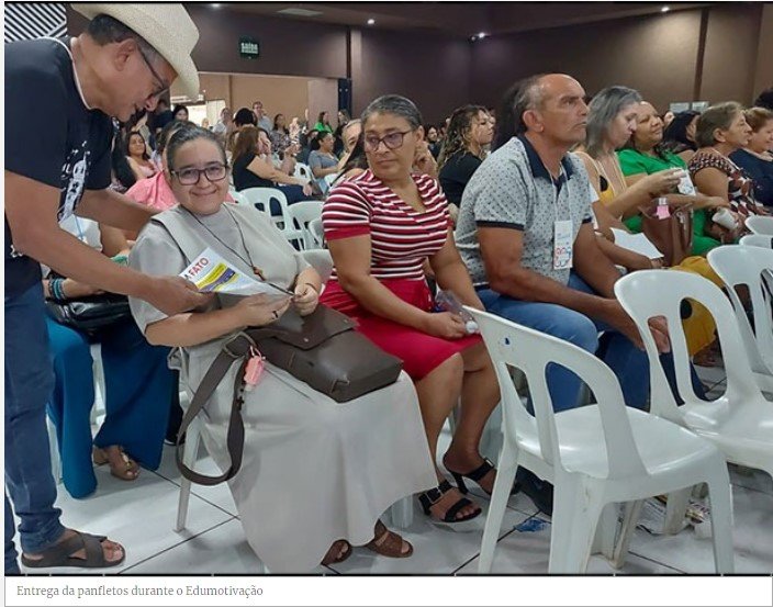Sintep-MT apresenta com panfletagem o que é motivação para os profissionais da educação