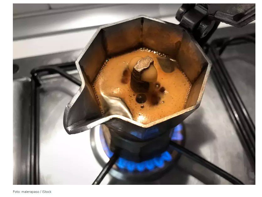 Por que não se deve tomar café requentado?