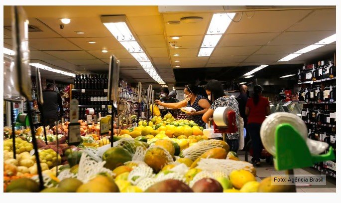 Supermercados dizem que mudança de trabalho nos feriados é 'cerco'
