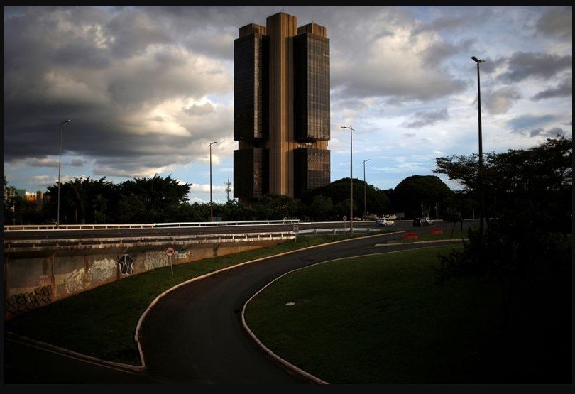 Dívida pública bruta do Brasil sobe a 74,7% do PIB em outubro, mostra BC