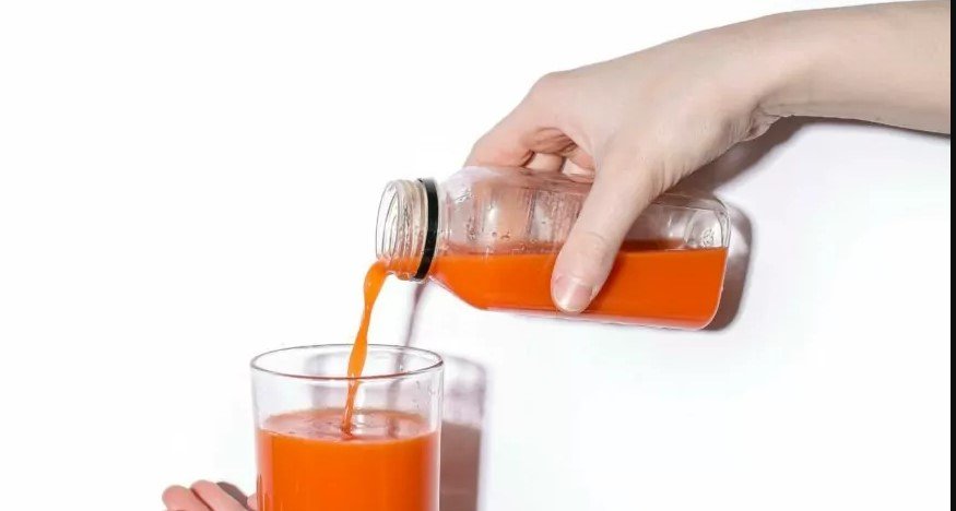 3 motivos para você consumir suco de maçã com cenoura