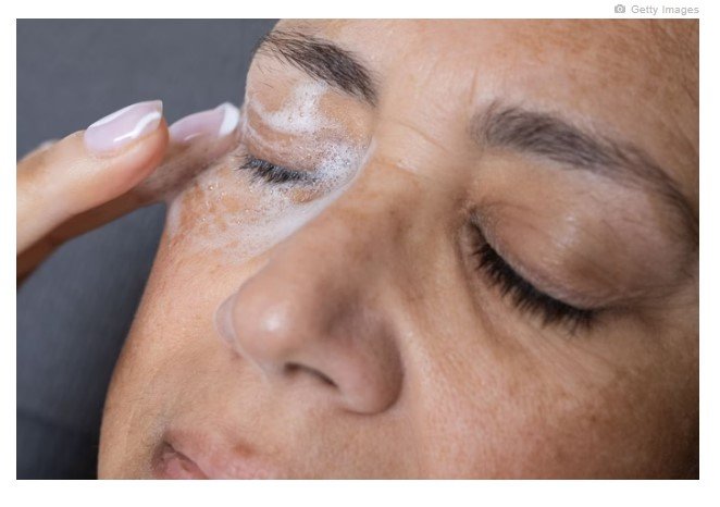 De volta aos 30! Botox caseiro com vinagre reduz rugas em minutos
