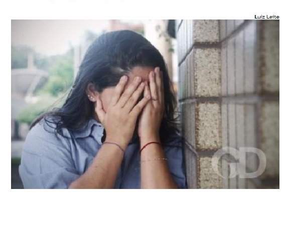 Jovem tem casa invadida na madrugada e quase é estuprada