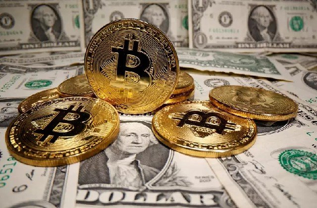 Bitcoin despenca depois de atingir recorde no fim de semana