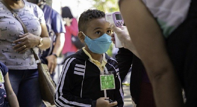 Covid-19: Cuidados em casa ajudam a reduzir riscos no convívio escolar