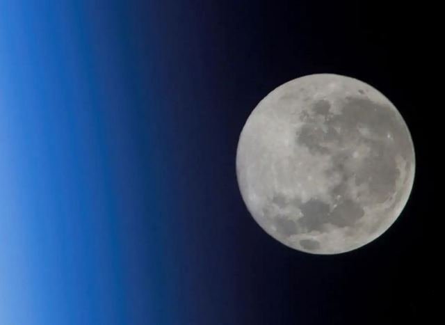 A Lua é elétrica – principalmente quando cheia