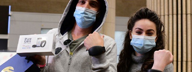 Israel usa pulseira para rastrear casos de covid-19 em viajantes
