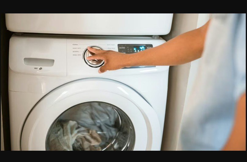 O melhor horário para lavar roupa e pagar menos na conta de energia