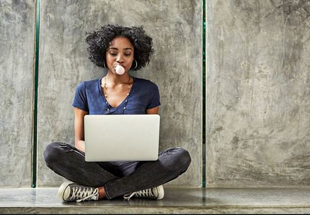 Microsoft lança cursos grátis para capacitar 100 mil mulheres no mercado de TI