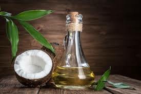 Do emagrecimento a hidratação: veja 7 funções do óleo de coco