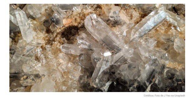 Novo mineral que produz muito mais energia pode aposentar os painéis solares
