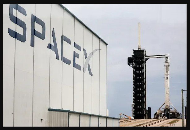 SpaceX, de Elon Musk, compra faixas de transmissão de dados sem fio por US$ 17 bilhões