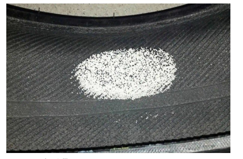 Os americanos estão consertando os pneus de suas motocicletas com bolas de tinta, e a invenção parece estar funcionando