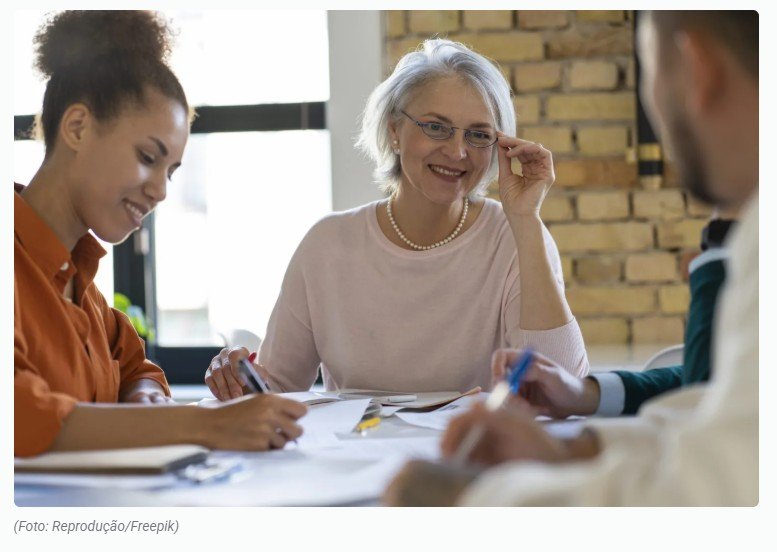A arte de envelhecer bem: 6 coisas que pessoas que parecem jovens aos 70 anos fazem diferente