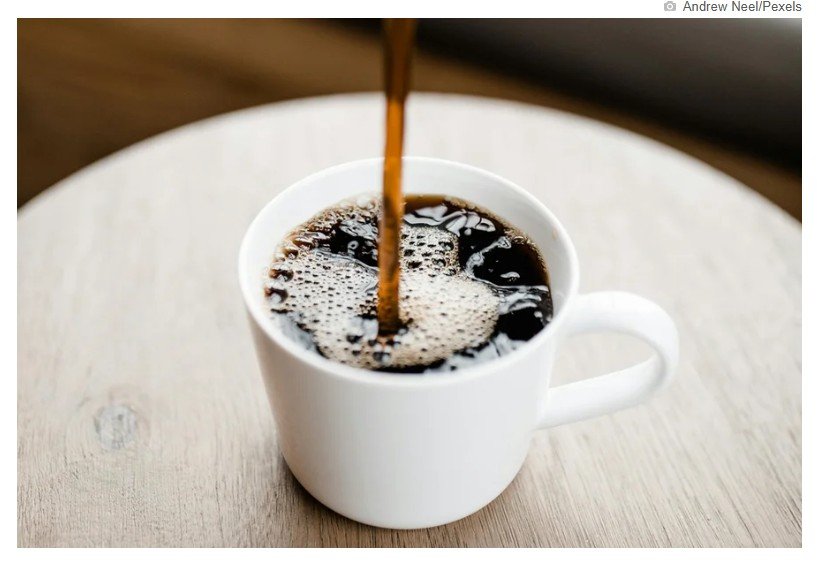 Café quente pode liberar milhões de microplásticos no copo, diz estudo