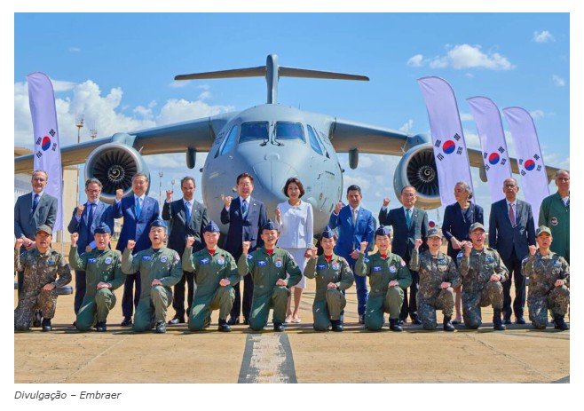 Presidente da Coreia do Sul conhece de perto o primeiro avião da Embraer destinado à Força Aérea de seu país