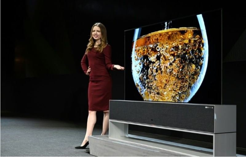 LG apresenta sua televisão enrolável, a nova tendência