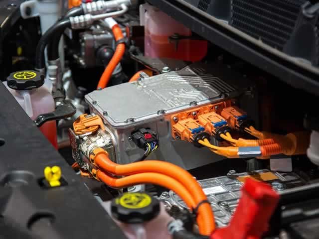 Bateria de metal de lítio poderia fazer carro elétrico carregar em até 20 min