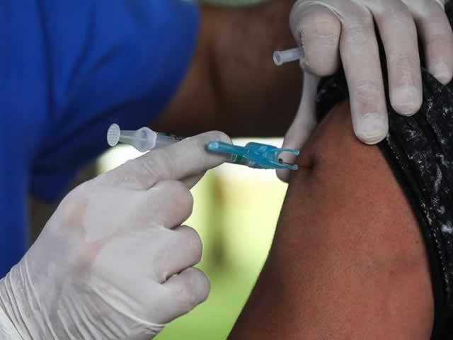 COLÍDER INICIA HOJE VACINAÇÃO DE PESSOAS DE 55 A 59 ANOS