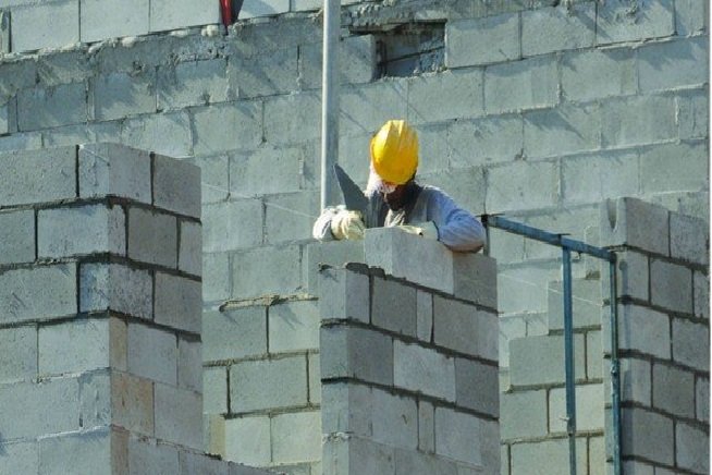 Como economizar na obra: bloco de concreto pode sair mais barato que tijolo de barro?