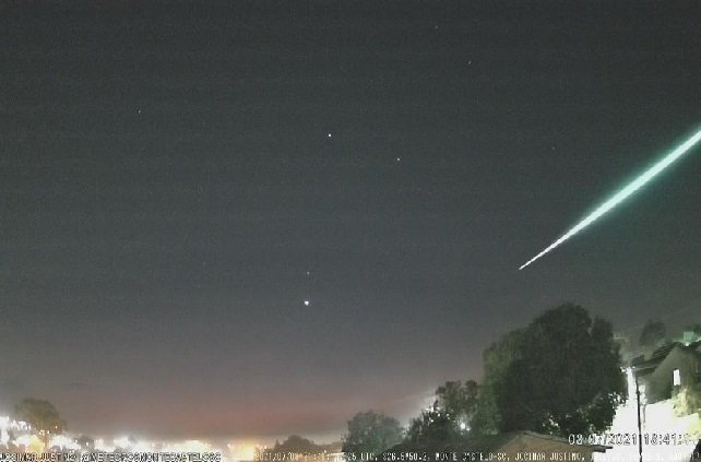 A 70 mil km/h, meteoro cruzou o céu do Paraná