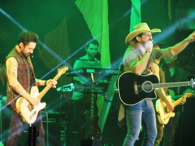 Show da Dupla Fernando & Sorocaba parte 02