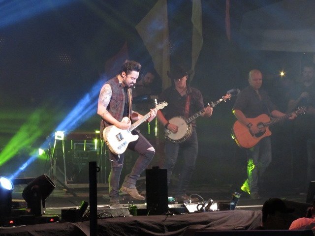 Show da Dupla Fernando & Sorocaba parte 02