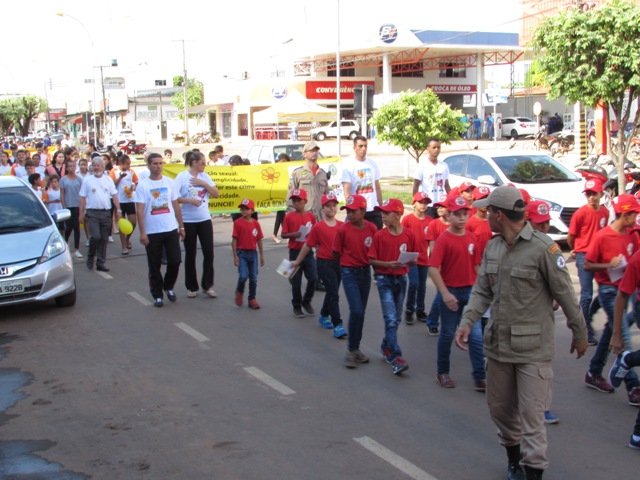 Passeata Faça Bonito