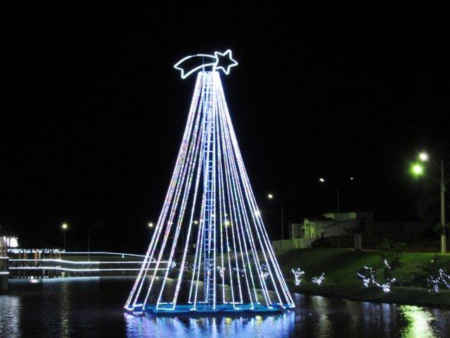 Inaugurada Luzes Natalinas Lago Pioneiros Colider