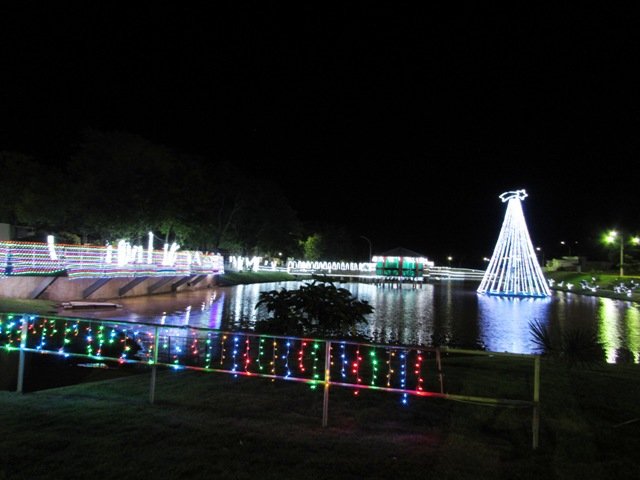 Inaugurada Luzes Natalinas Lago Pioneiros Colider