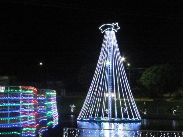 Inaugurada Luzes Natalinas Lago Pioneiros Colider